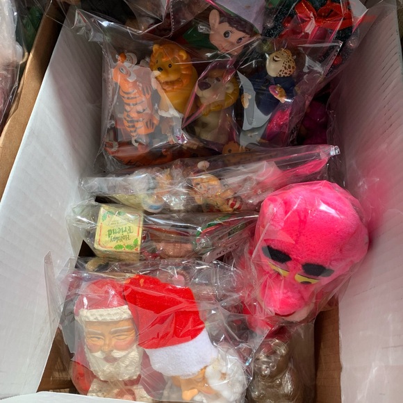 $8 for 3 Nic-Nac bags of used Nic-Nacs:  toys/decor & more excellent 4 resellers - Picture 16 of 16